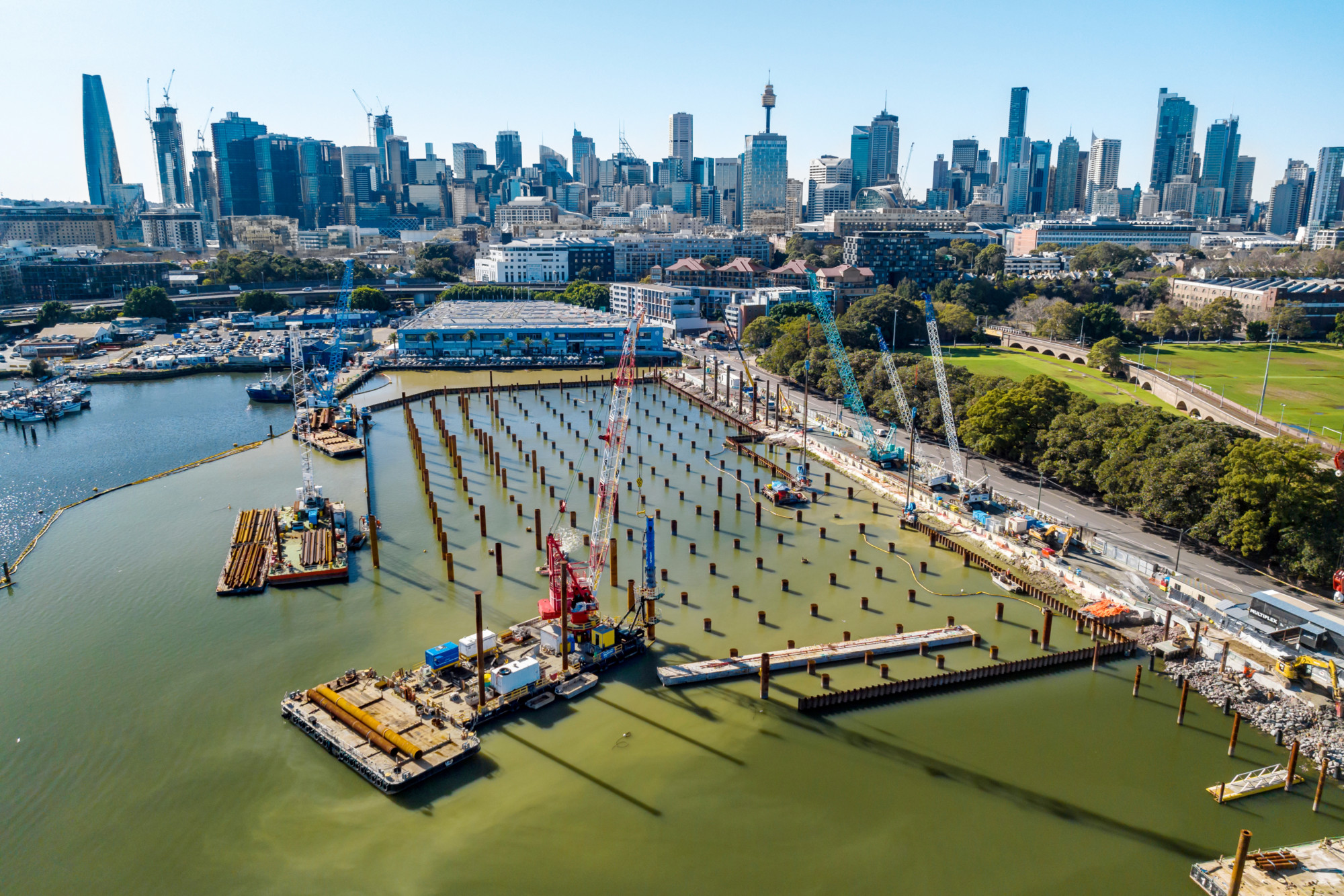 Junttan HHx300 hydraulic impact hammer piling at the Sydney Fish Markets by SMC in Australia.