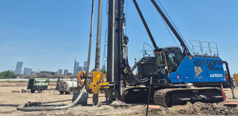 Junttan DR5 drilling rig on a construction site